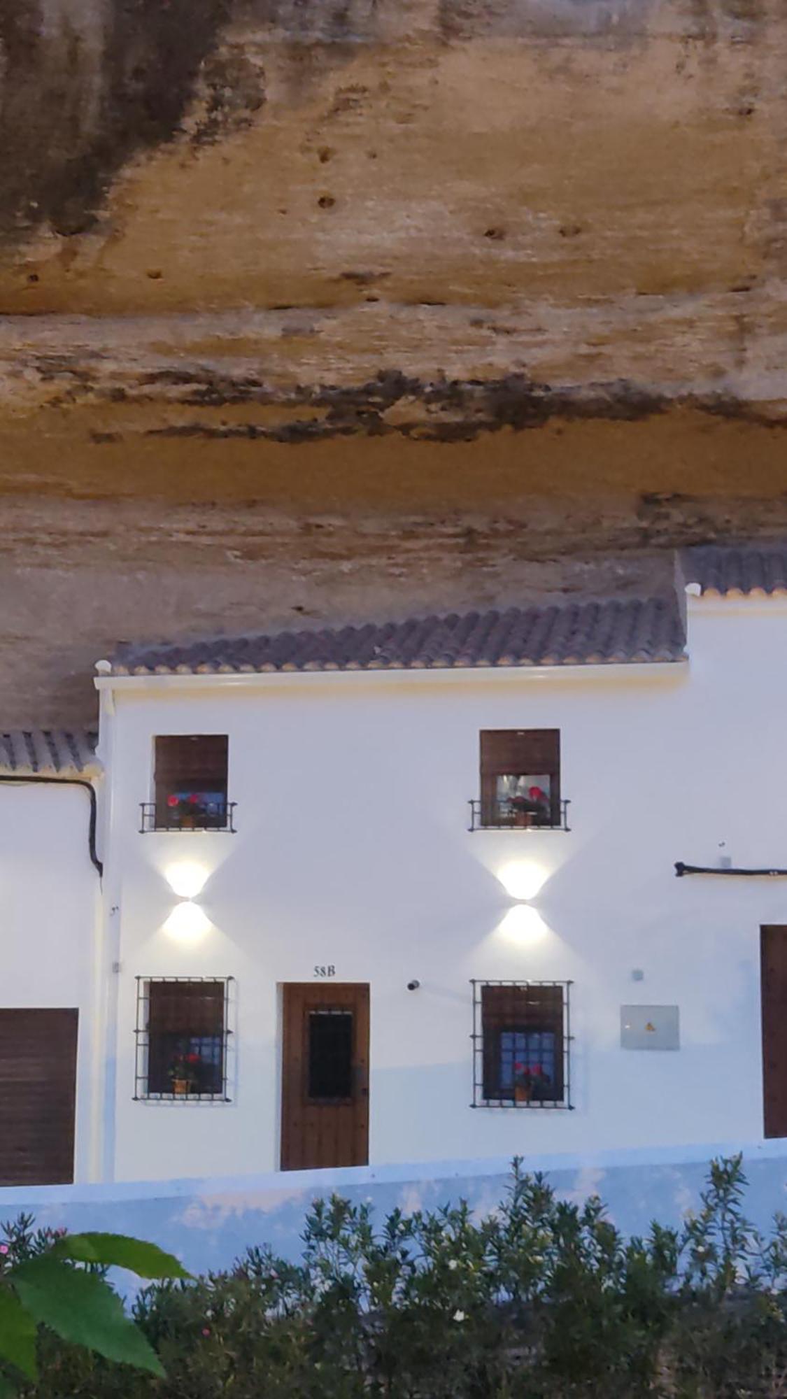 Casa Cueva Las Chicas Del Puente Setenil De Las Bodegas Ruang foto