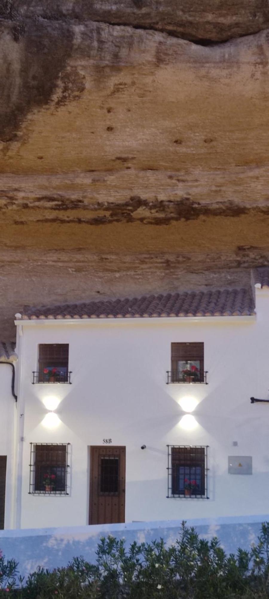 Casa Cueva Las Chicas Del Puente Setenil De Las Bodegas Ruang foto